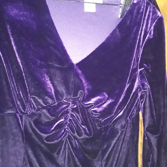 Coldwater Creek SZ 8 Elegant Rich Purple Velvet Ruched V Neck Holiday Dress Soft - Picture 3 of 5